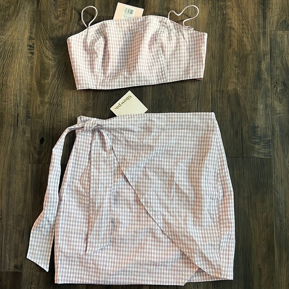 Pink Showpo Set - “keep on turning two piece” - Picture 2 of 4